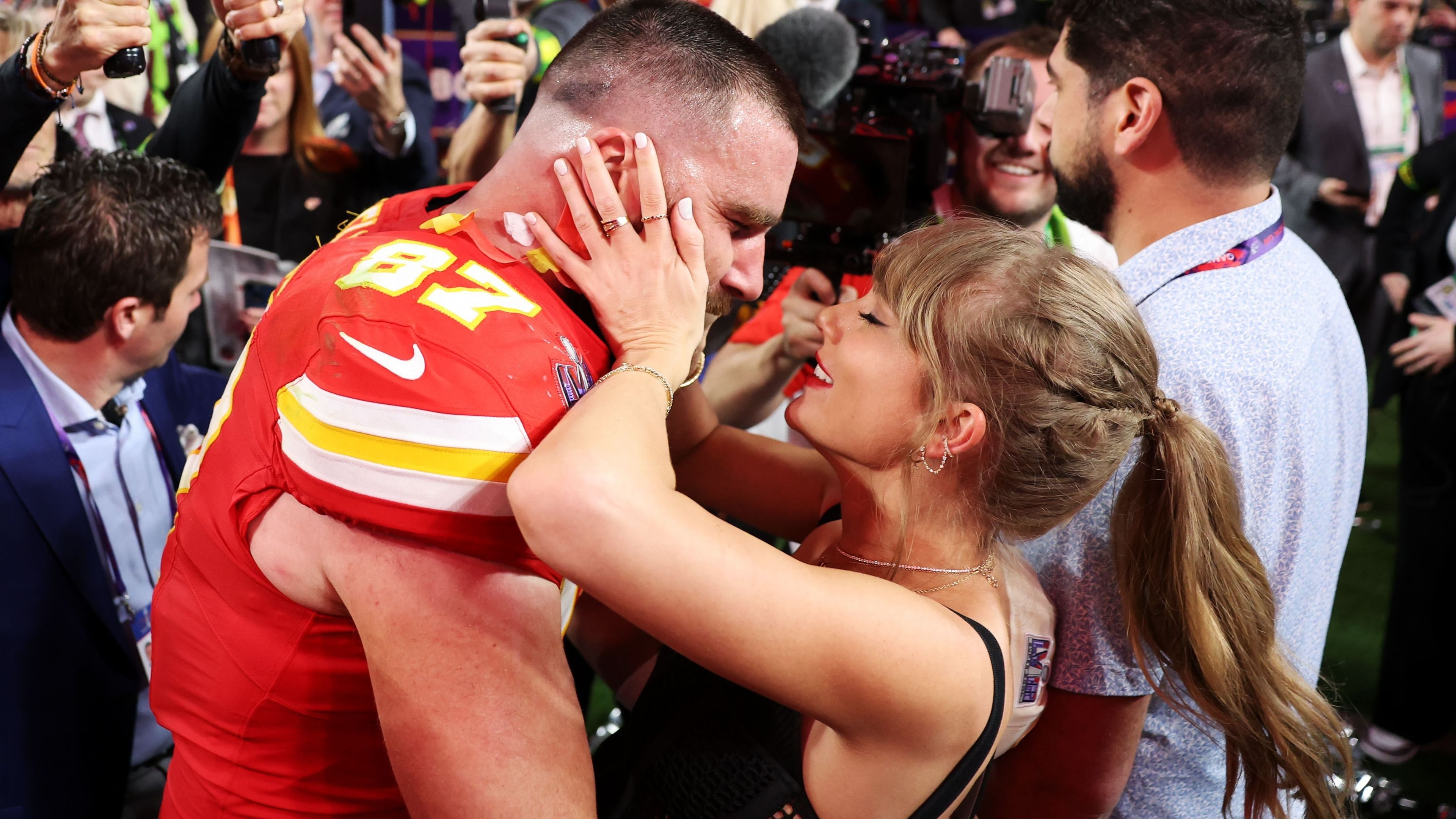 Do cardápio aos votos: convidado vaza detalhes do casamento de Taylor Swift