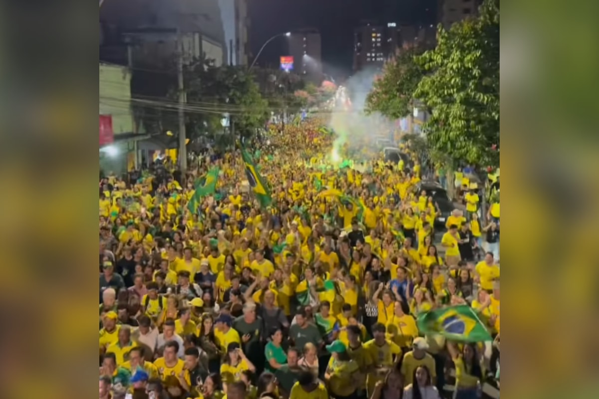 Cleitinho e Domingos Sávio participam de ato pró-Flávio em Divinópolis (MG)