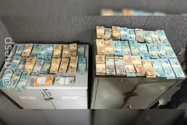 PM encontra quase R$ 500 mil camuflados durante abordagem a veículo em SP