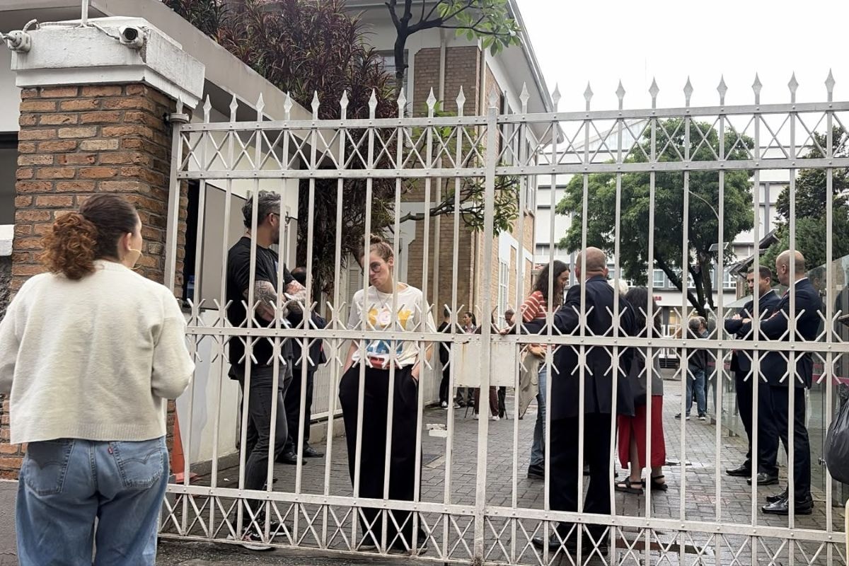 Mesários "perdidos" esperam orientação sobre reabertura de urnas em SP