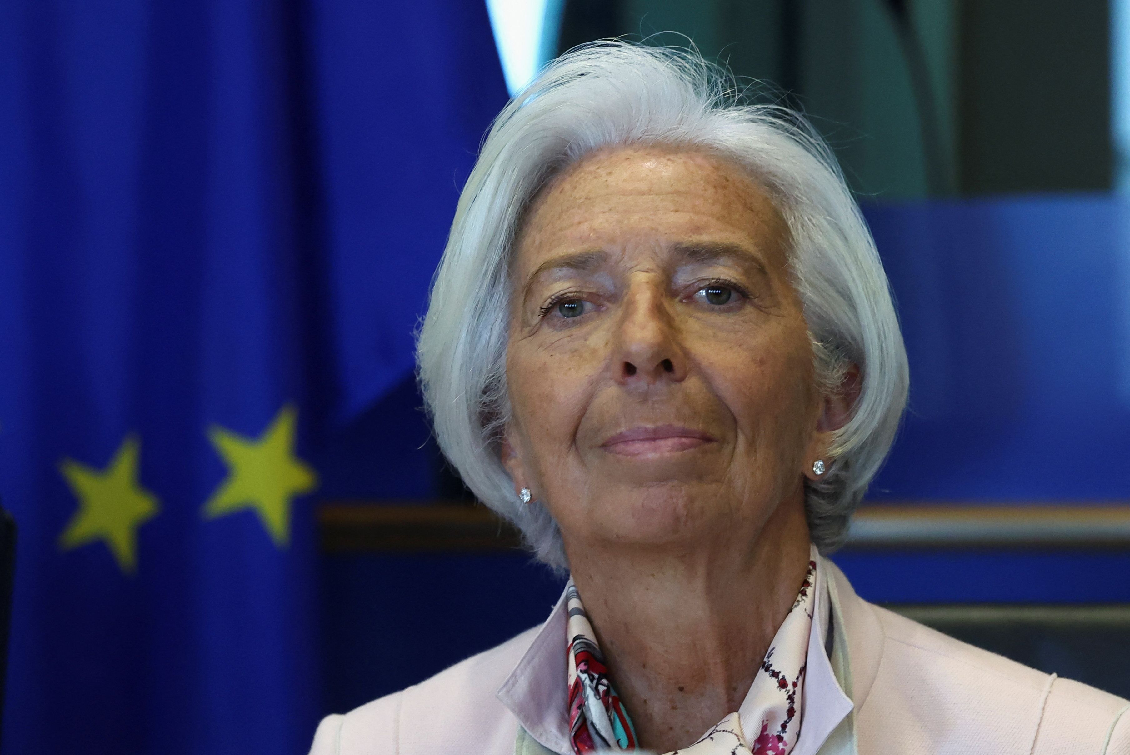 Lagarde reafirma compromisso com meta de inflação e expõe efeitos da guerra