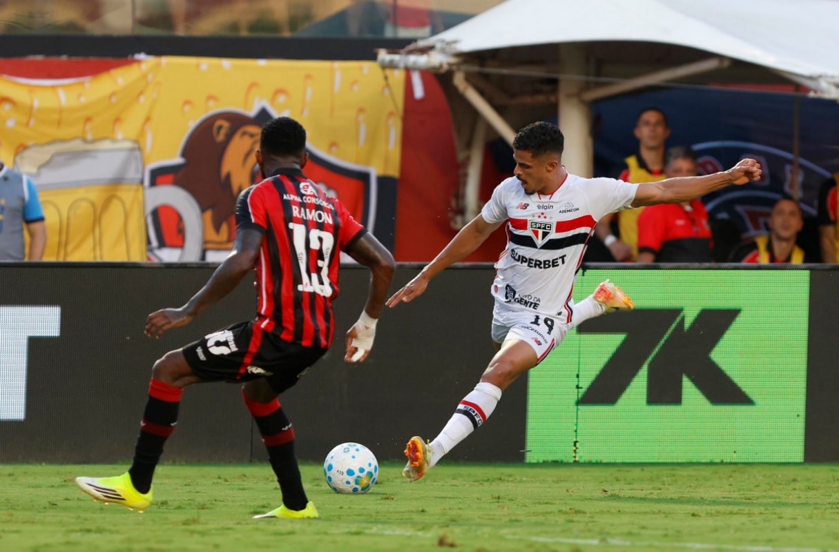Vitória domina e derrota o São Paulo por 2 x 0 pelo Brasileirão