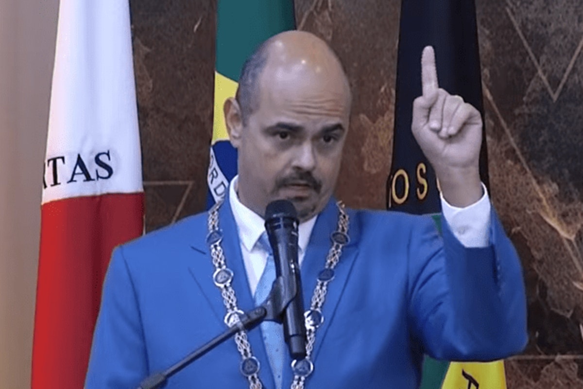 Troca de farpas entre prefeito e governador marca evento oficial em MG. Vídeo