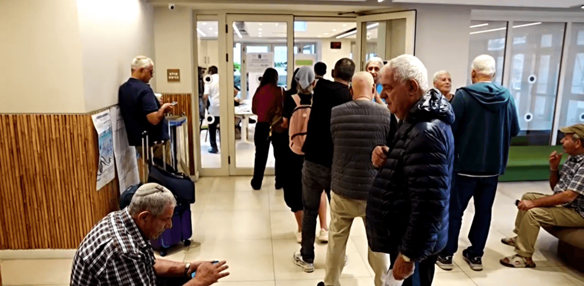 Políticos de Israel intensificam esforços de campanha em meio a votação