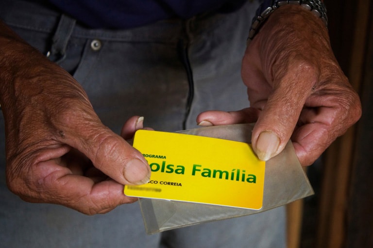 O Grande Debate: Reajuste do Bolsa Família a 17 dias do voto é ilegal?
