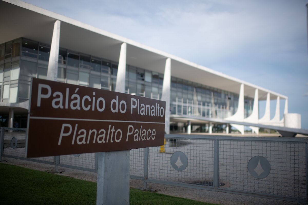 Governo de coabitação em 2027? (por Antônio Carlos de Medeiros)