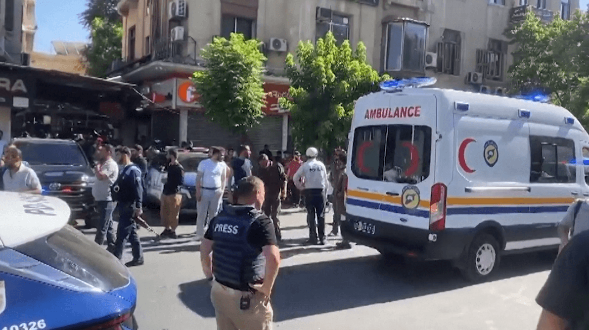 Explosões atingem capital da Síria durante visita de Macron