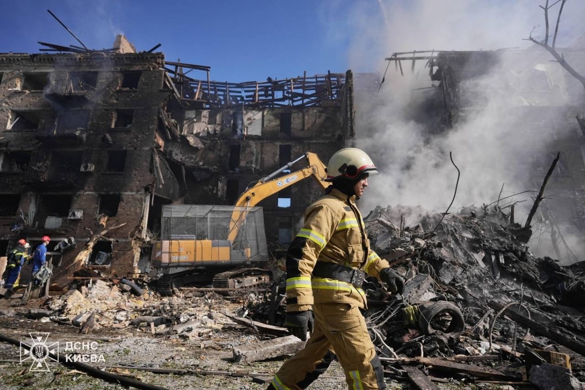 Rússia lança ataque massivo contra Kiev com míssil hipersônico