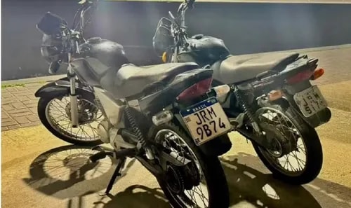 Duas motos com mesmo chassi e placas quase idênticas são apreendidas