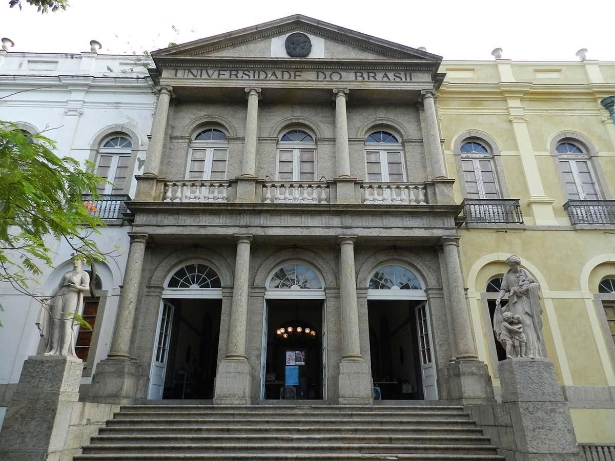 Polícia interdita centro cirúrgico de clínica investigada por mortes no RJ