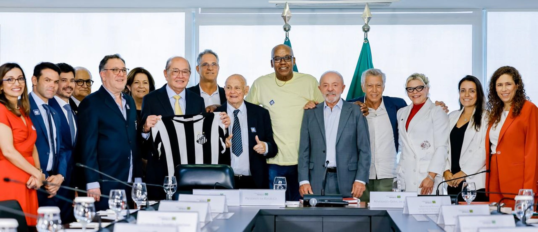Governo assina cessão ao Santos em meio à briga com clubes sobre bets