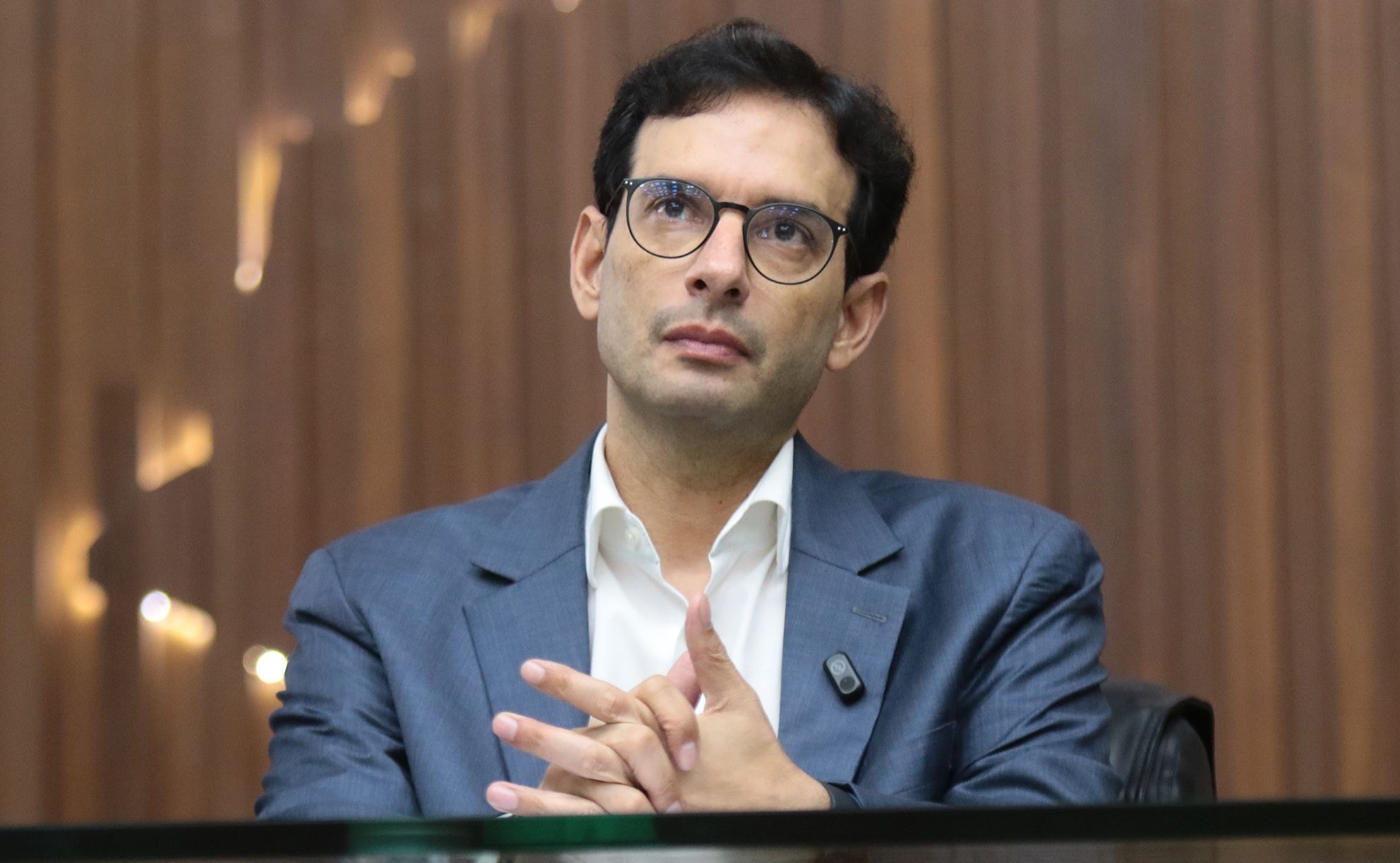 Fim da 6×1: Governo negocia “compensação zero” com Hugo Motta