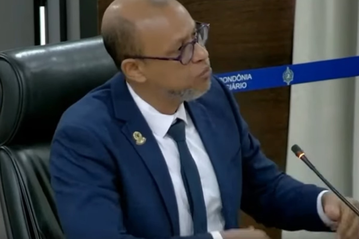 Ex-pipoqueiro, juiz demitido diz que foi julgado “por ser homem negro”. Veja vídeo