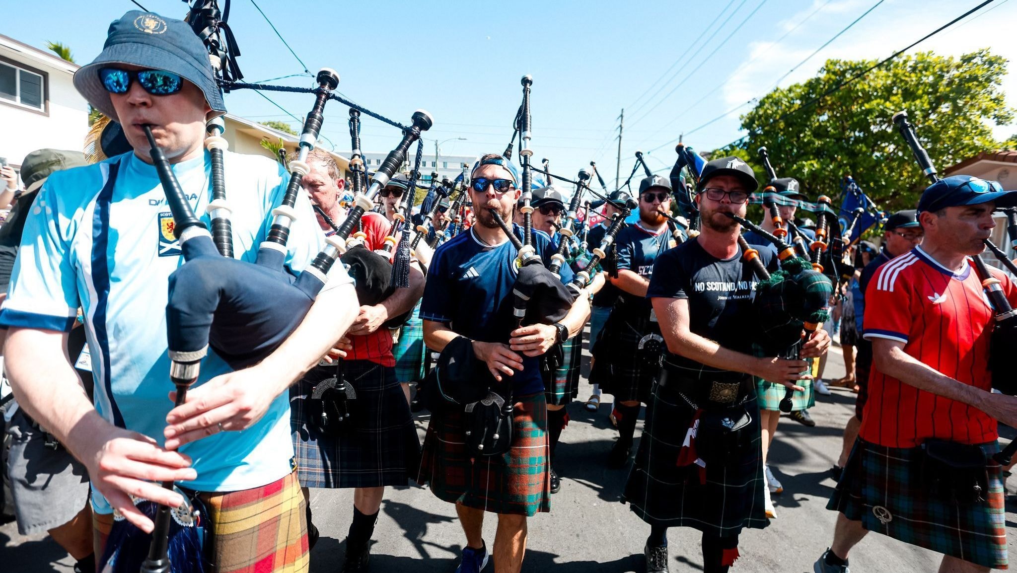 Conheça a Tartan Army, fanática torcida da Escócia que viralizou na Copa