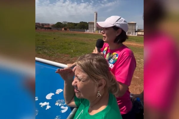 Michelle Bolsonaro participa de carreata de candidata que caiu de trio