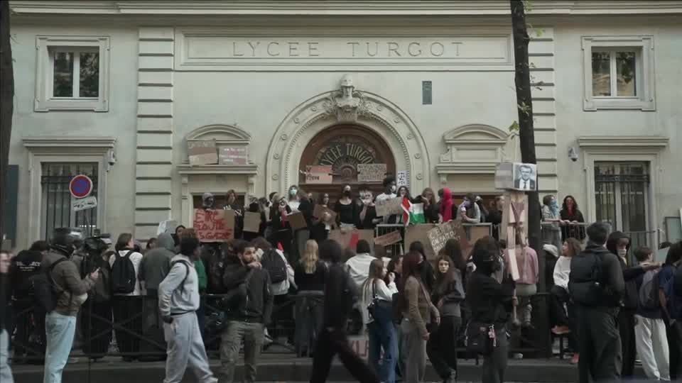 Estudantes e policiais entram em confronto na França durante protestos