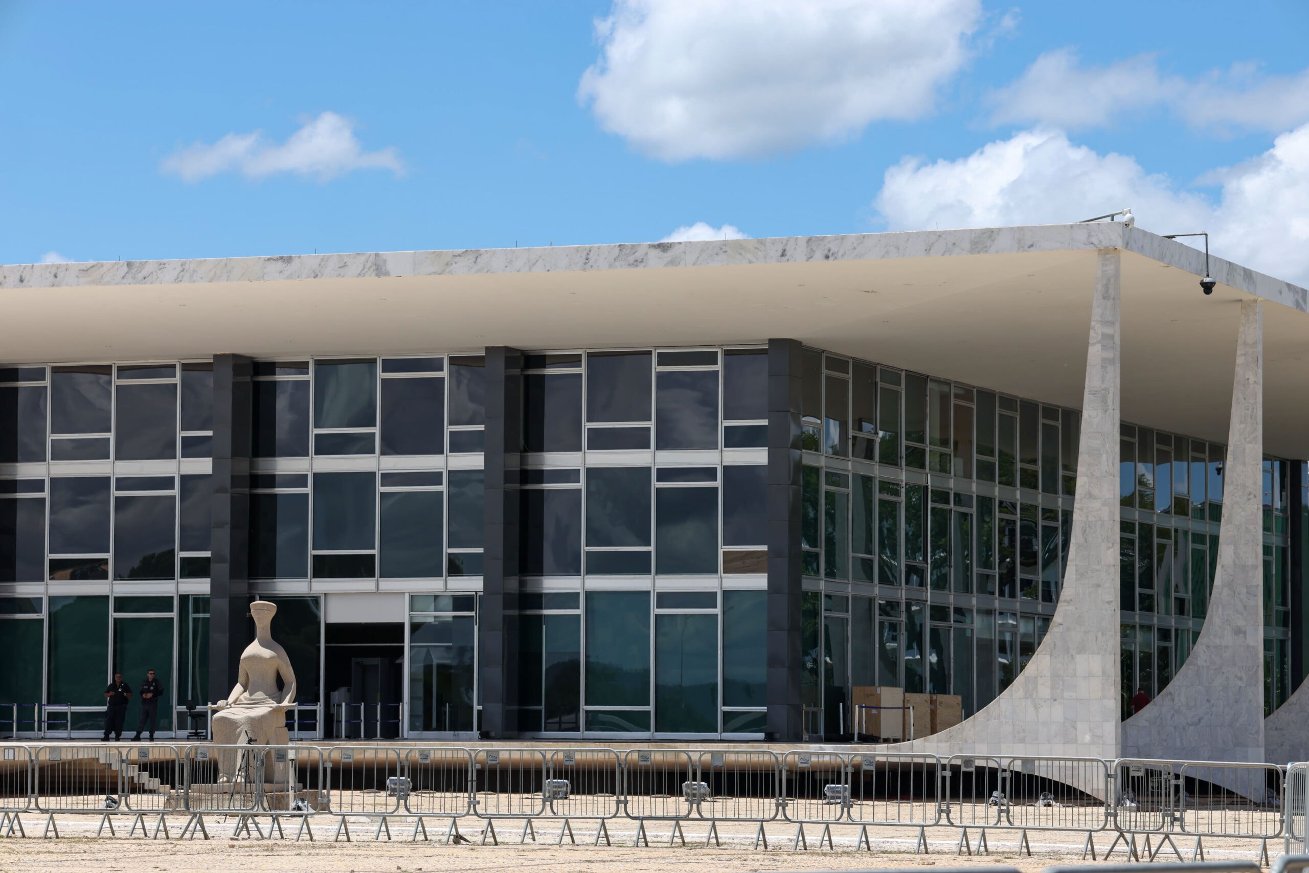 STF determina que 7 tribunais devolvam penduricalhos irregulares