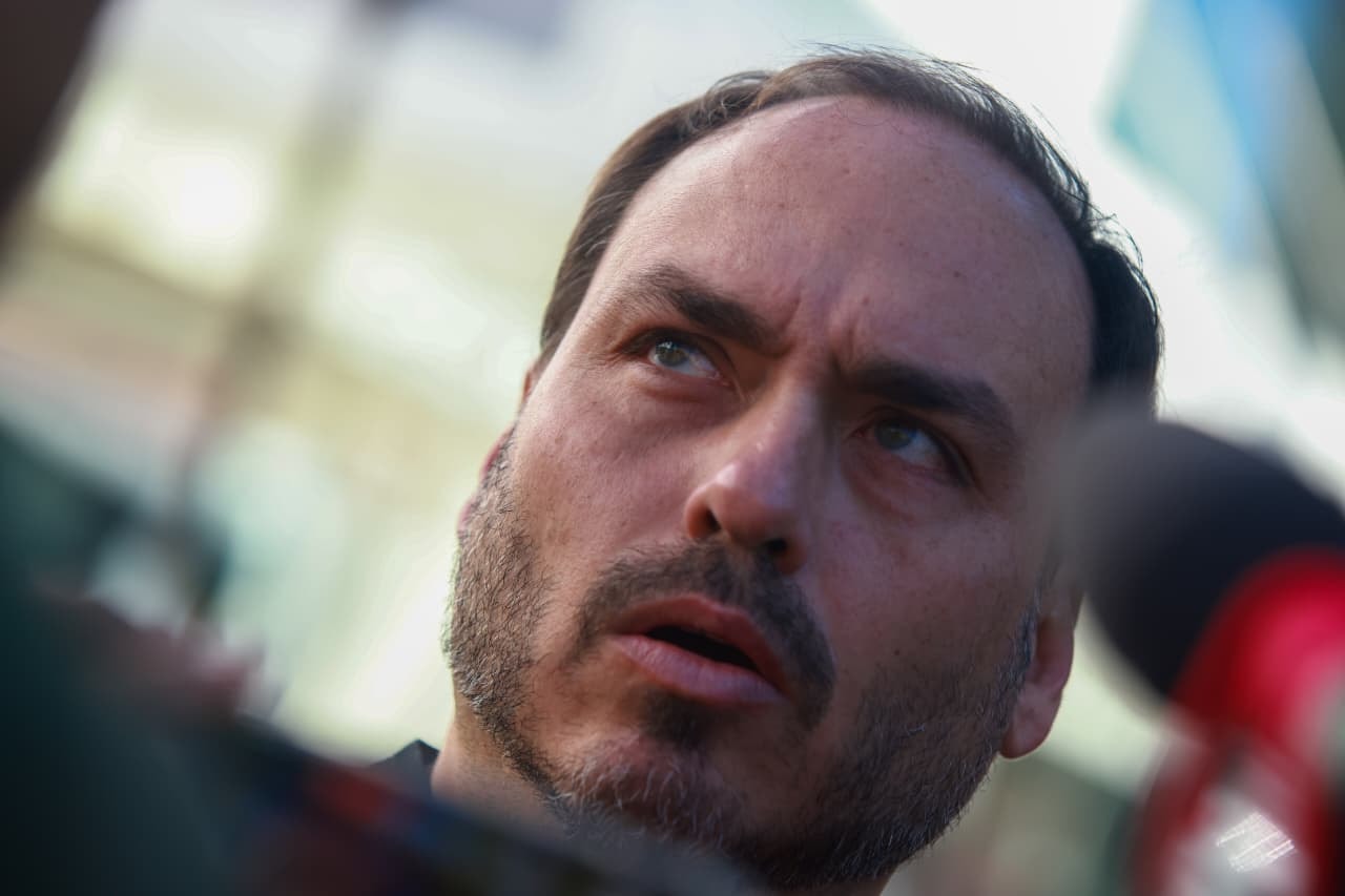 Bolsonaro espera decisão do "ministro médico Moraes", diz Carlos