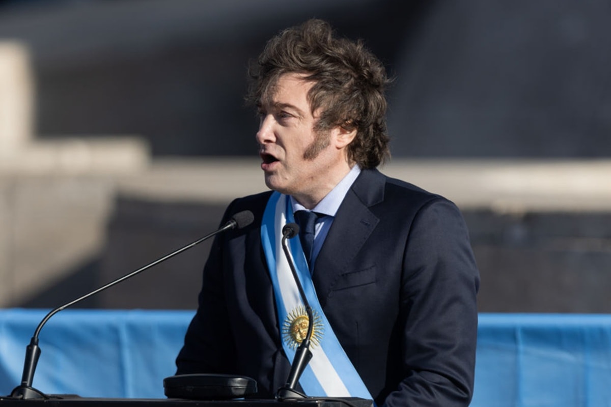 Sem citar casos, decreto de Milei aponta discurso de ódio contra Argentina