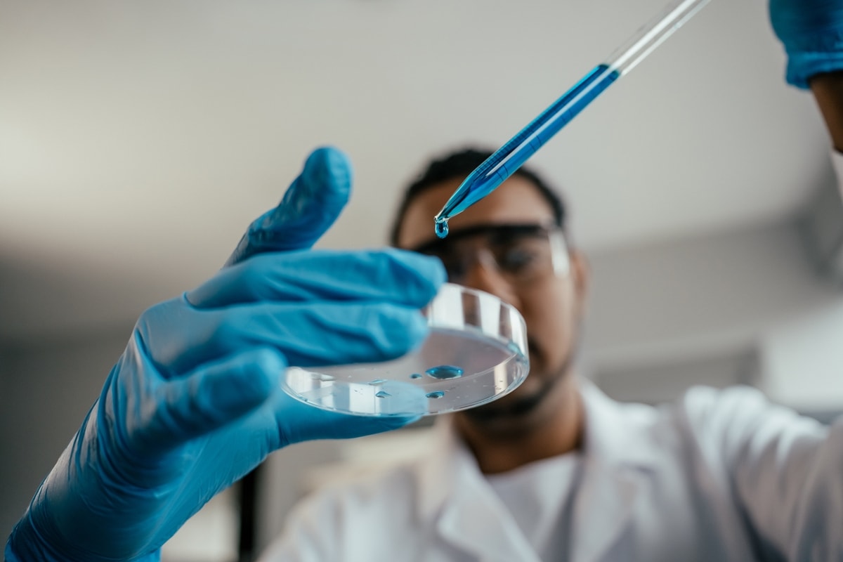 Inflamação na gengiva pode afetar válvula cardíaca, diz estudo