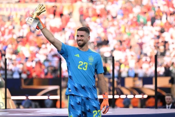Espanha: Unai Simón é premiado como melhor goleiro da Copa do Mundo