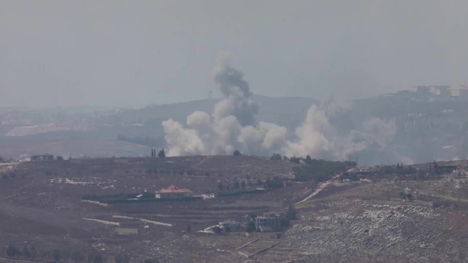 Vítimas de ataques israelenses têm velório coletivo no sul do Líbano