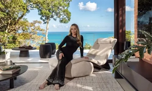 Mansão de Danielle Winits tem escritório de vidro e vista deslumbrante para o mar; veja fotos