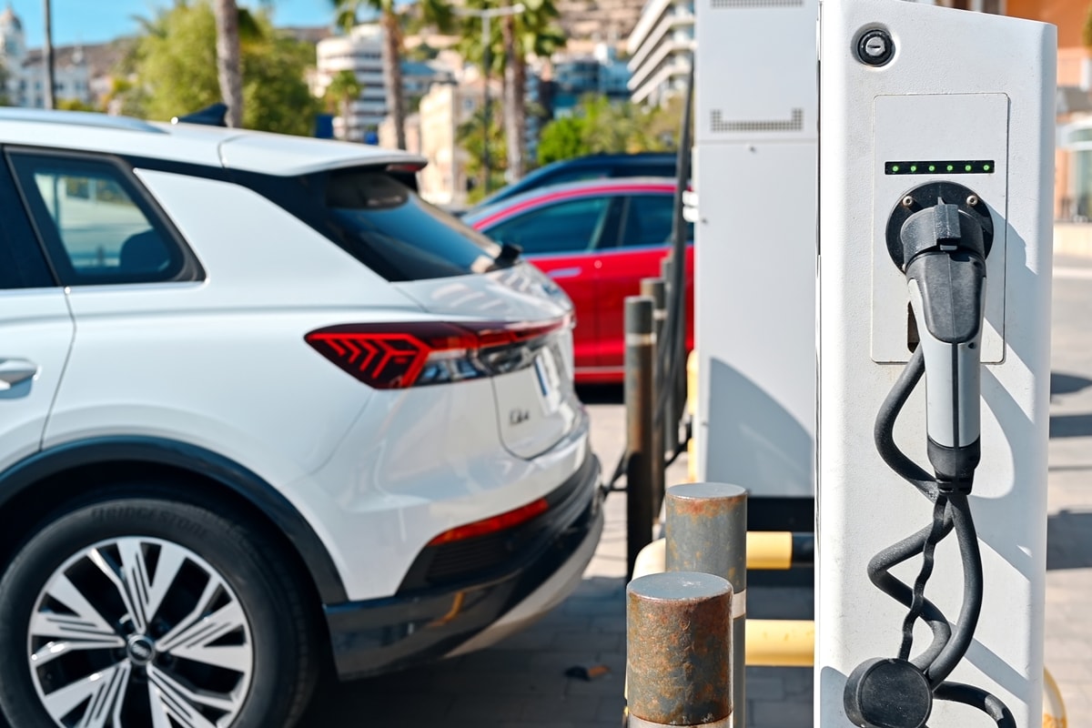Descarte de baterias de carros elétricos é desafio ambiental e do governo