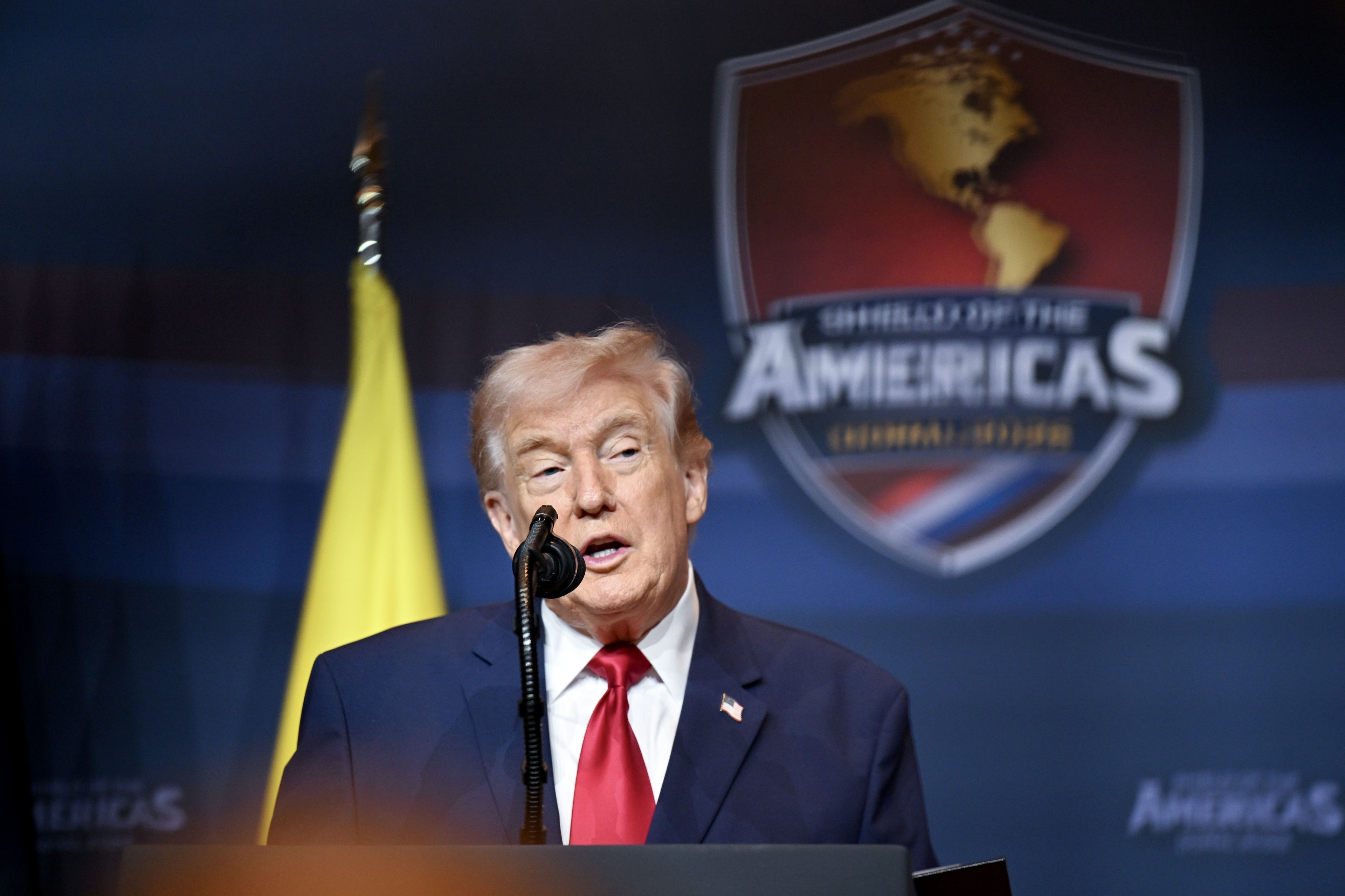 Reuters/Ipsos: Aprovação de Trump cai ao nível mais baixo do mandato