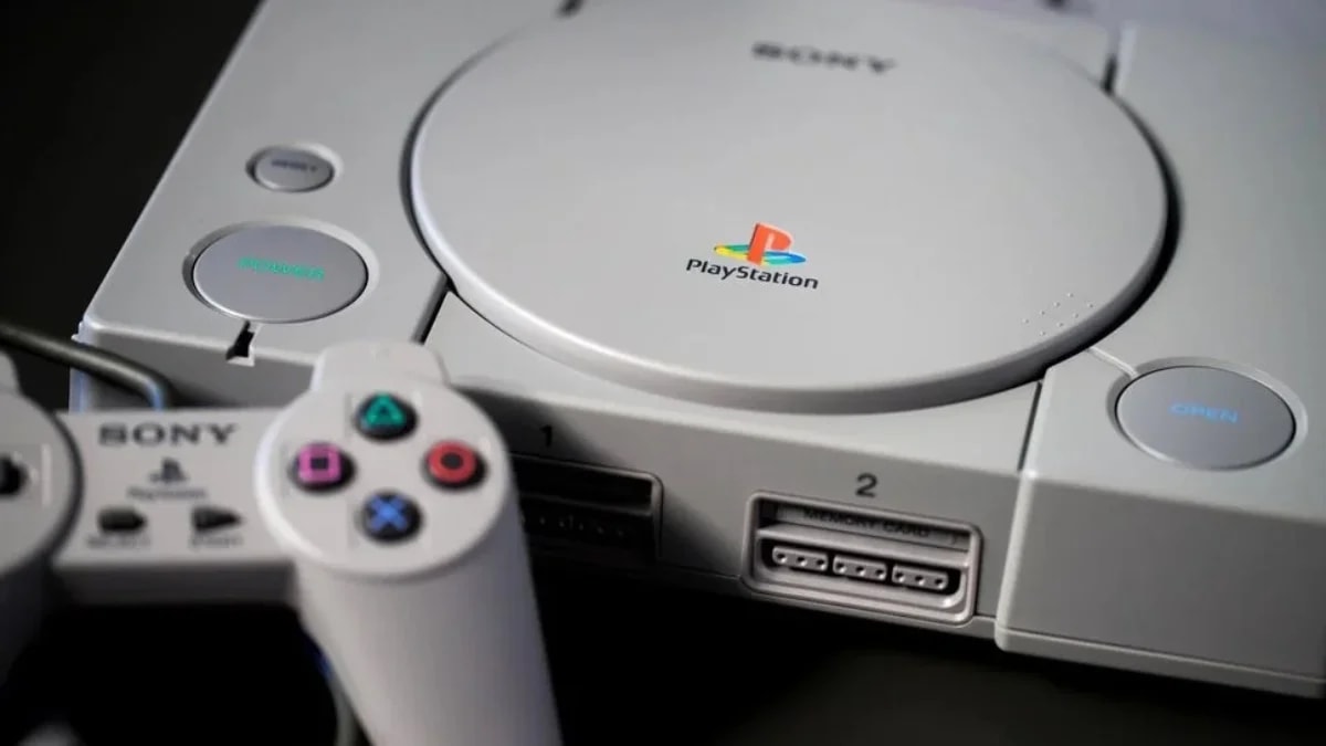 PS1 portátil existiu: relembre modelo que permitia jogar em qualquer lugar