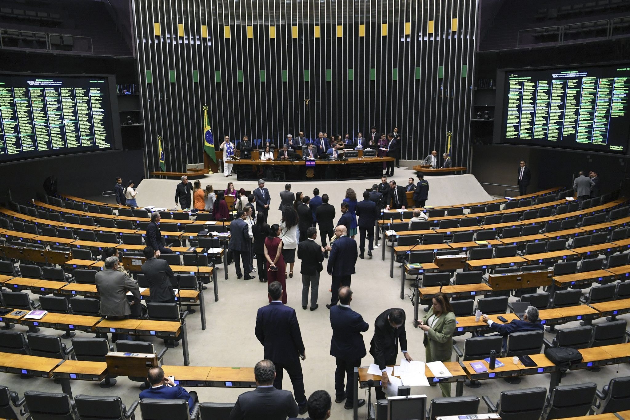 Quaest: Marcos Rogério tem 37% e Adailton Fúria, 21% no 1º turno em RO