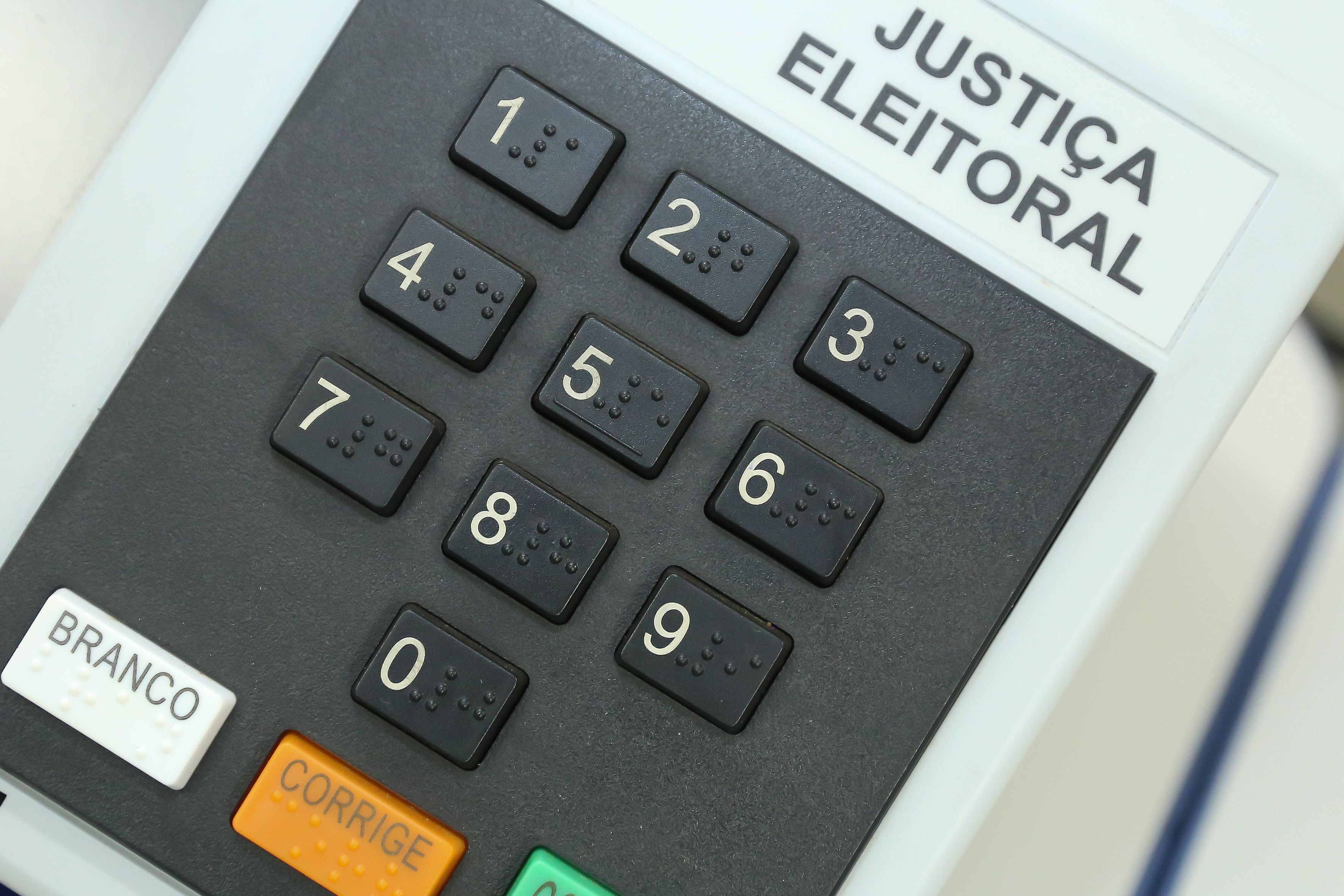 TRE-RJ altera 66 locais de votação no Rio por causa de violência