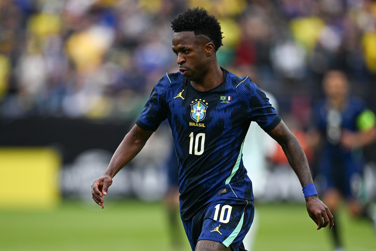 Uniforme azul do Brasil tem sapo-flecha estampado
