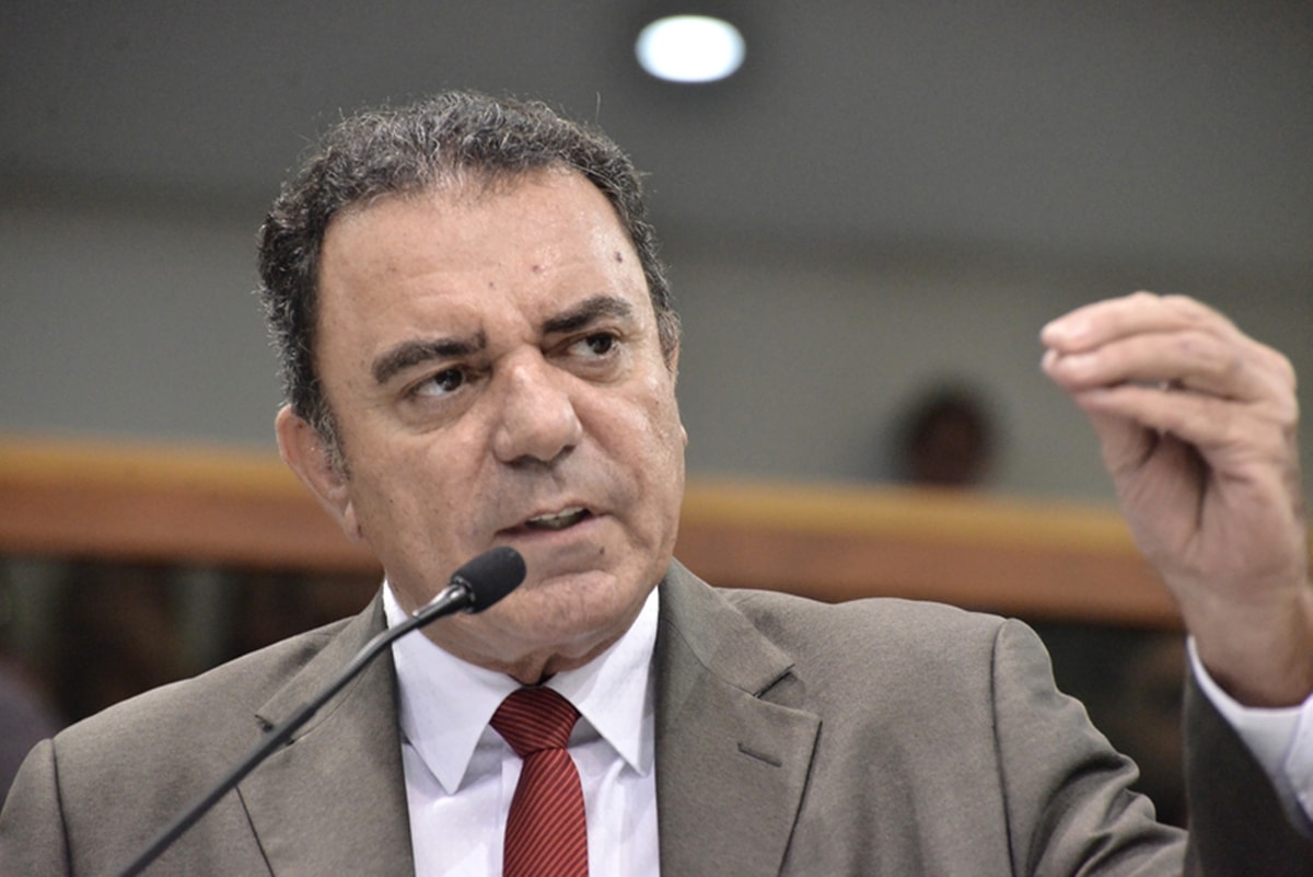PT-GO confirma Luís César Bueno como candidato ao governo