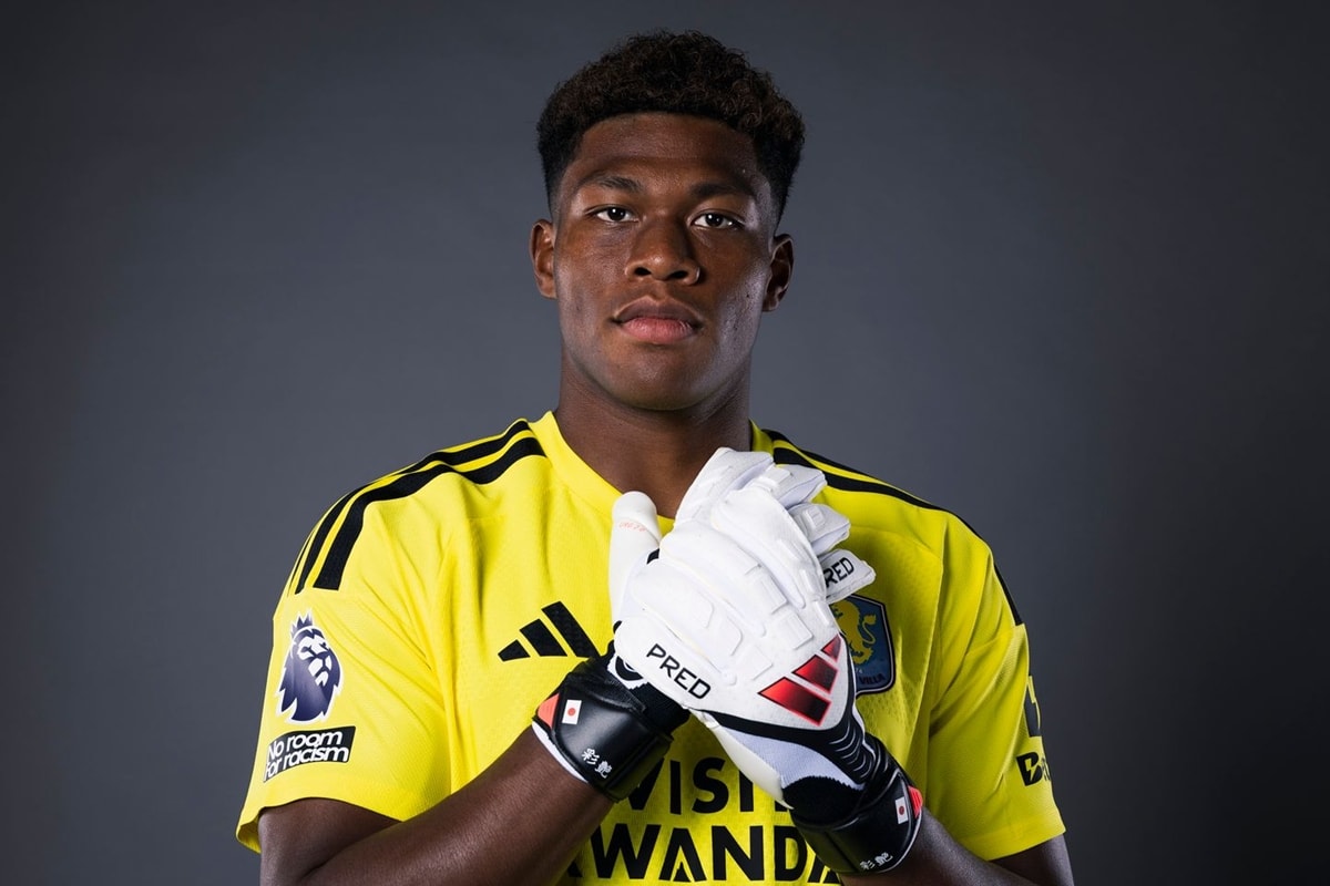 Aston Villa anuncia Suzuki, goleiro japonês destaque da Copa do Mundo