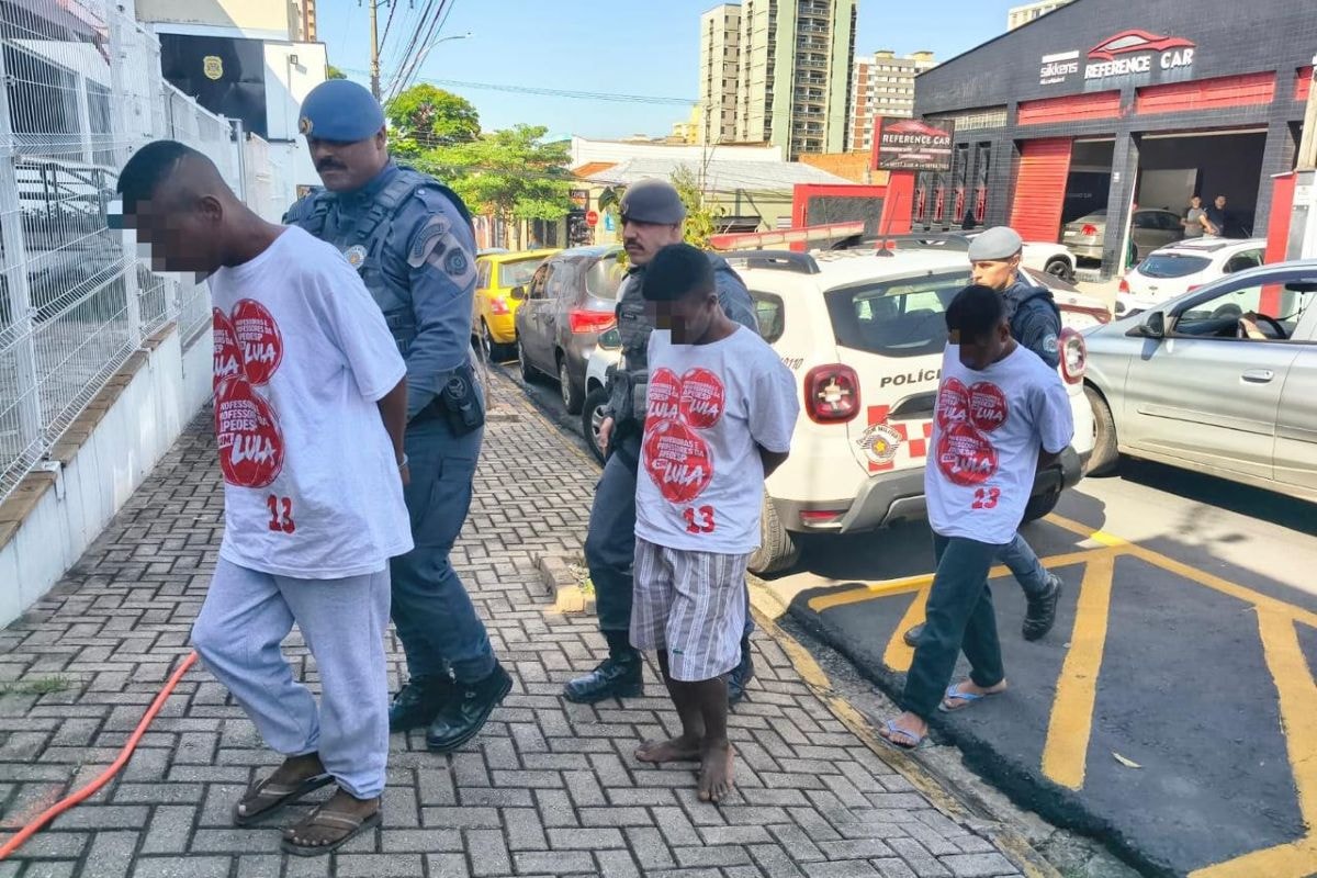Ministério cobra governo de SP após foto de presos usando camisetas de Lula