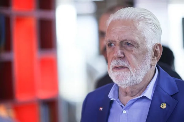PF aponta 74 ligações entre Jaques Wagner e ex-sócio de Daniel Vorcaro