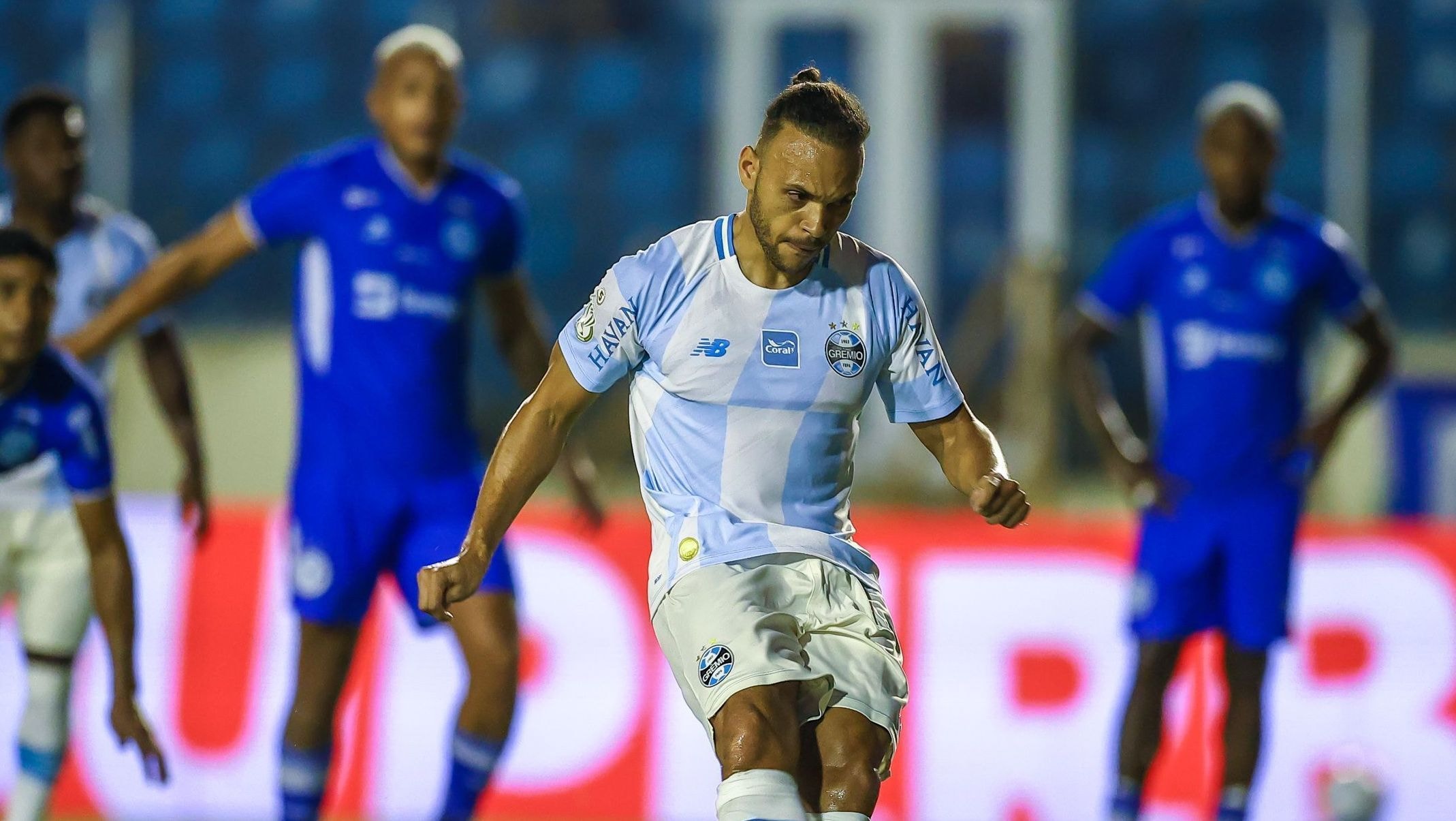 Yuri Alberto desencanta, Corinthians vence Barra e segue na Copa do Brasil