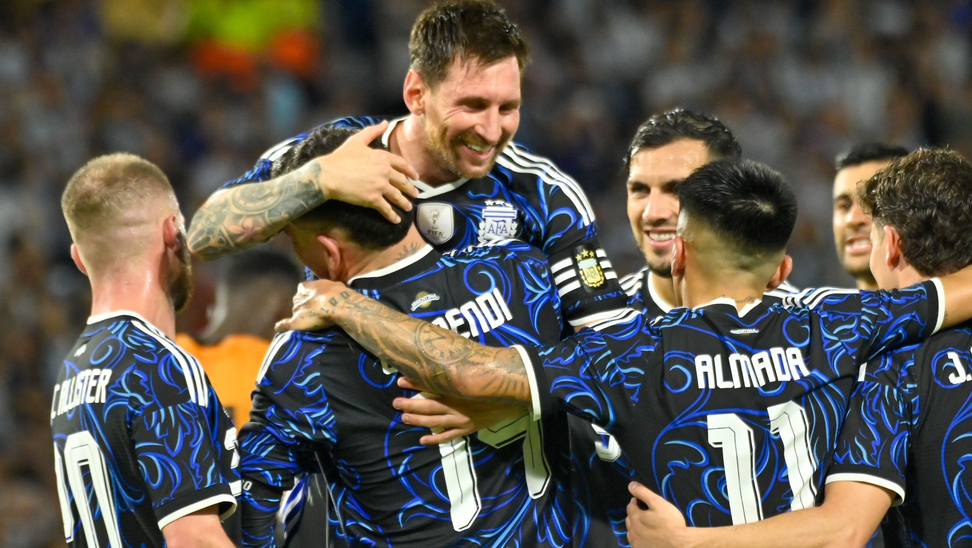 Dibu Martínez arrisca previsão e crava Argentina x Brasil na final da Copa
