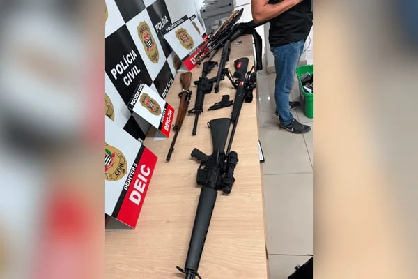 Polícia Civil apreende arsenal e insígnias nazistas em Rio Preto