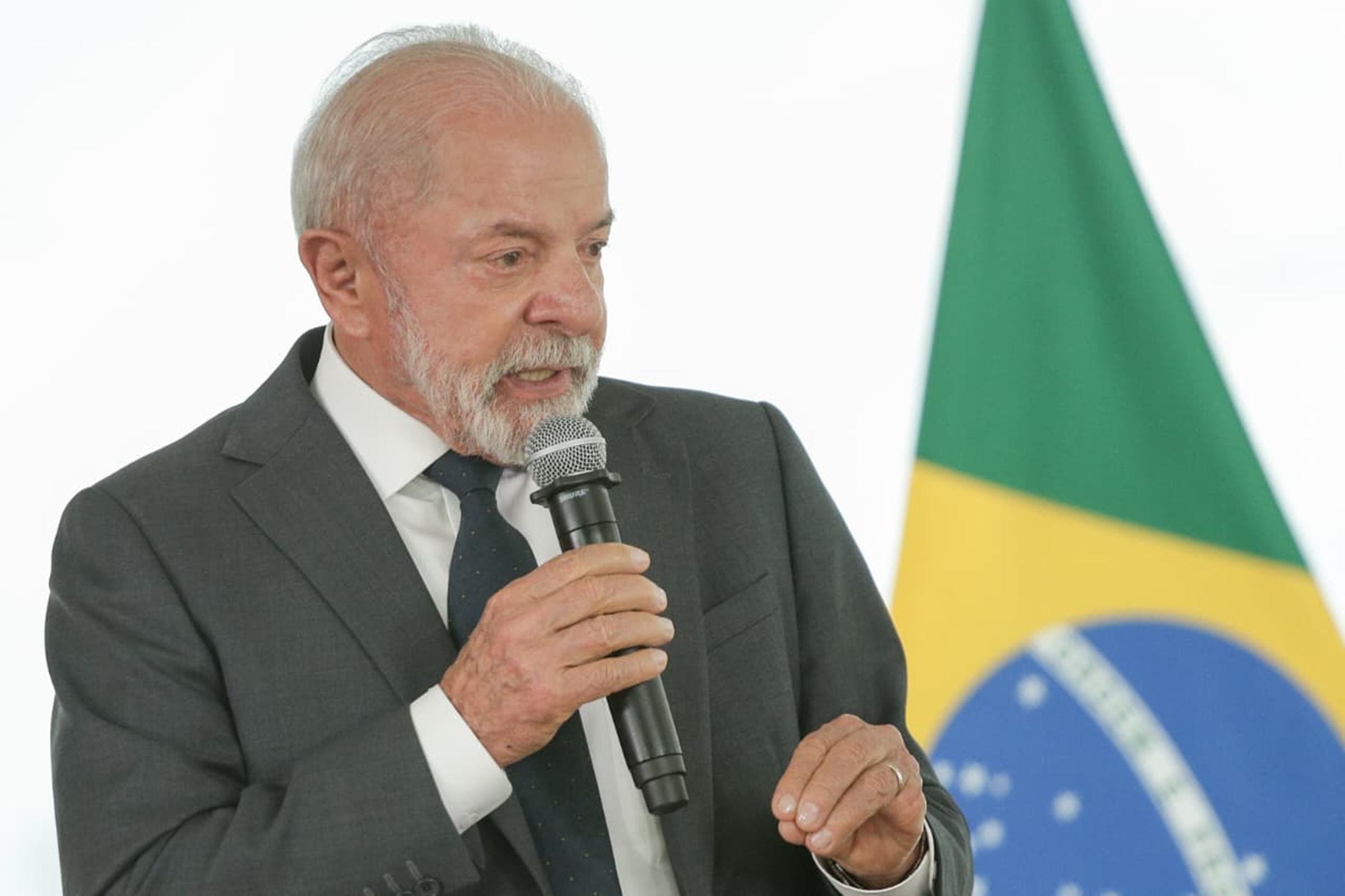 Após Datafolha, Lula critica Faria Lima: "Querem política para taxa de juros deles"