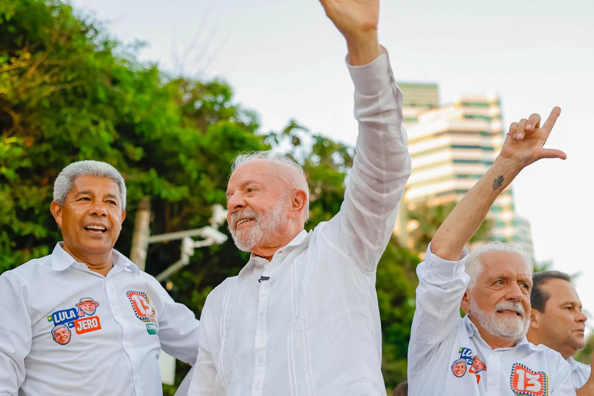 Na Bahia, Lula chama ACM Neto de jóquei de cabrito e Flávio de mequetrefe