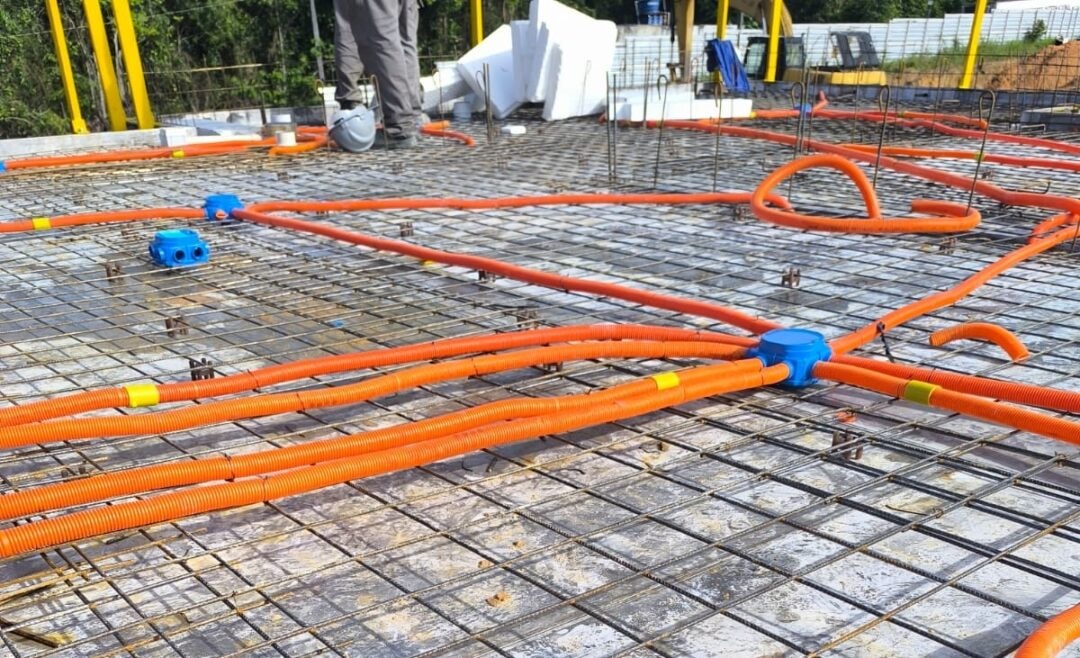 Caroço de tucumã se transforma em bioplástico sustentável para a construção civil