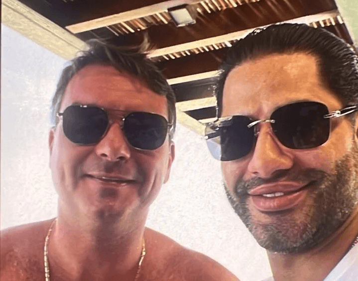 Flávio diz que foto com Sicário é manipulação por IA: “Mindinho de 20 cm”