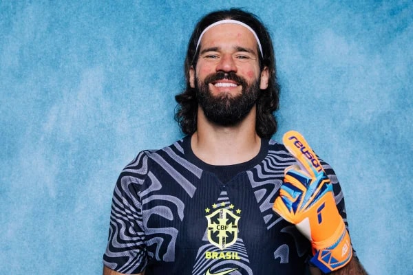 Alisson Becker tem rosácea; médica diz que cuidados começam em casa