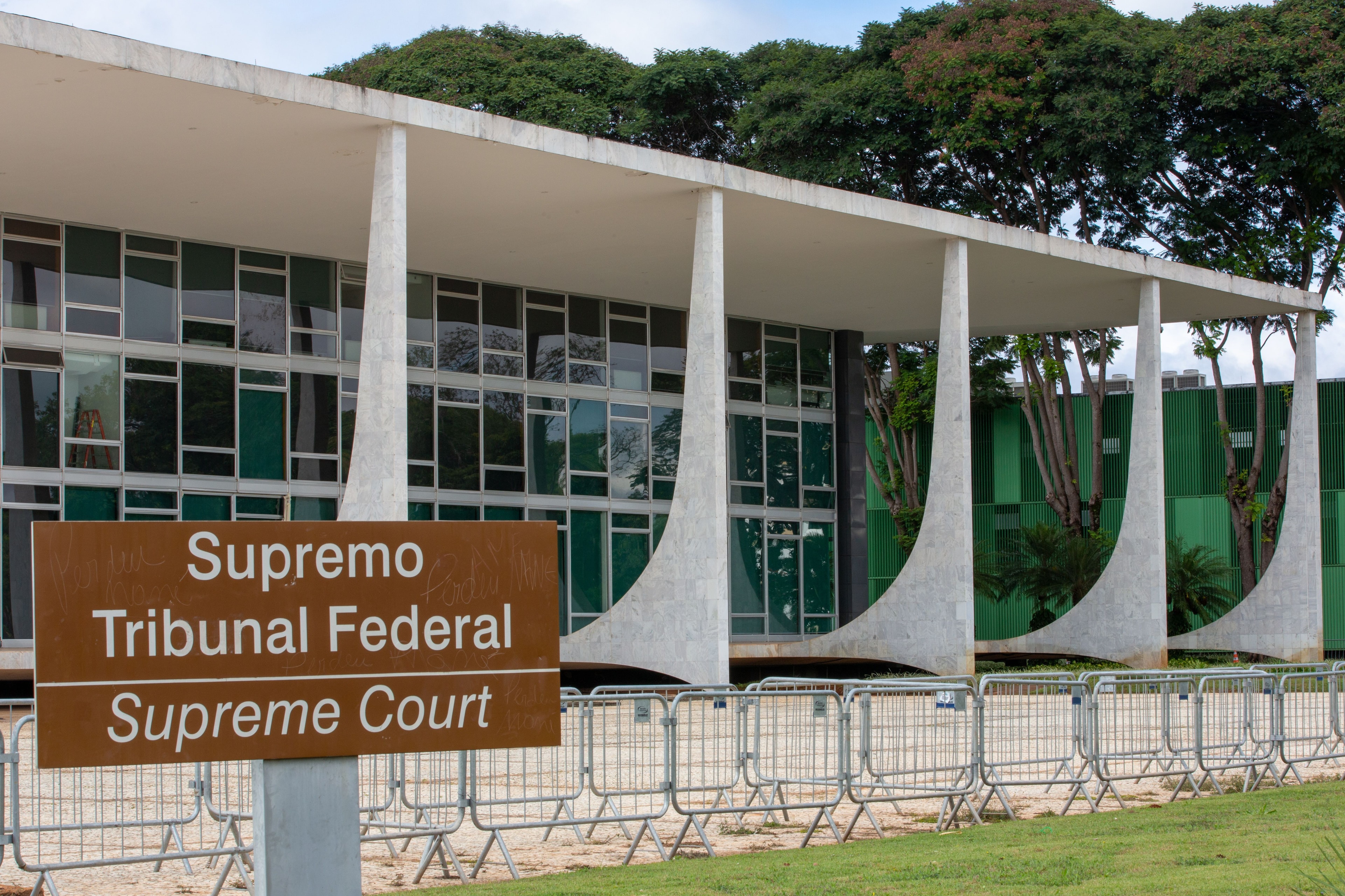 Dino cita reunião de Mendonça com Vorcaro e reforça pedido de investigação