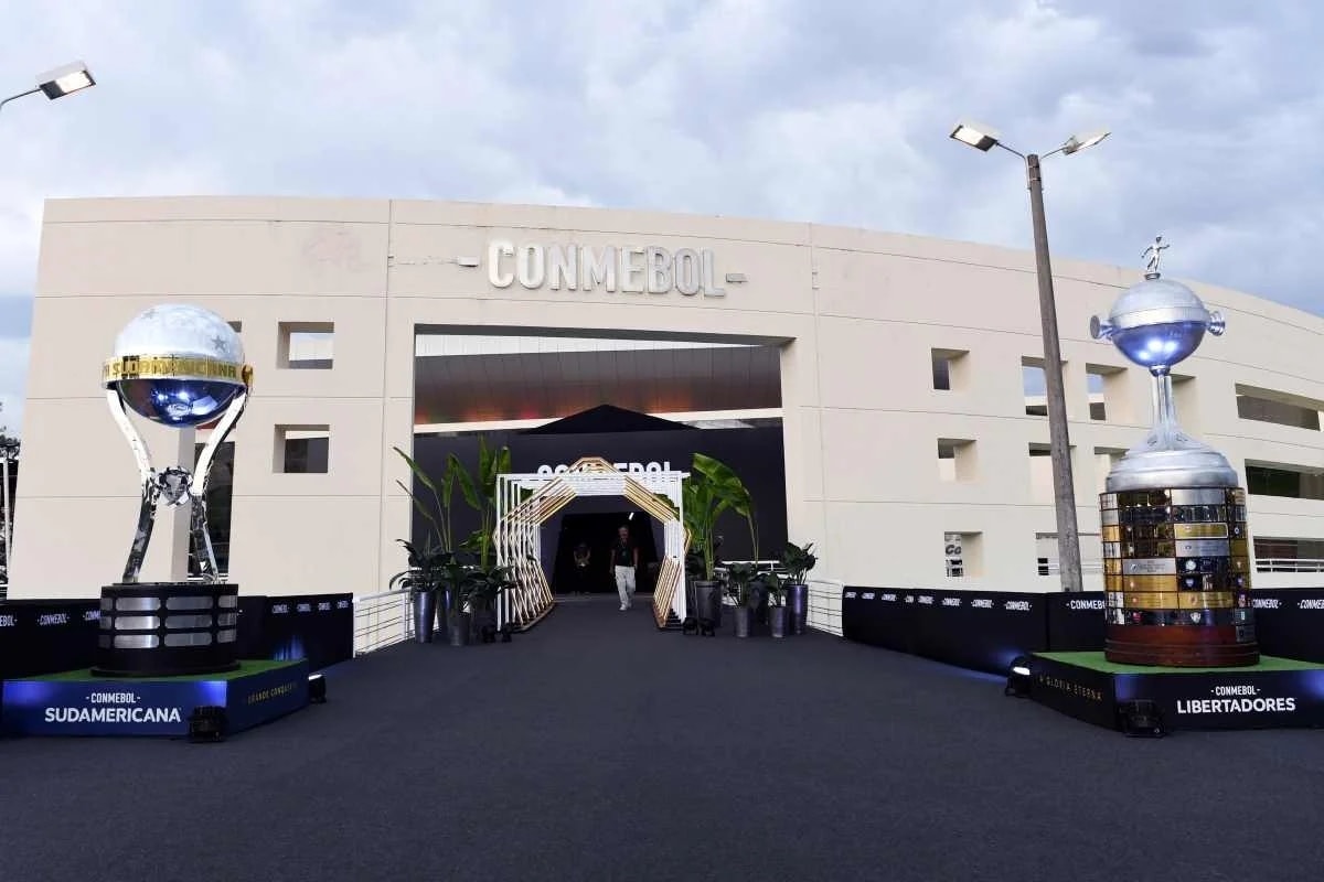 Conmebol define árbitros para semifinais da Libertadores e Sul-Americana