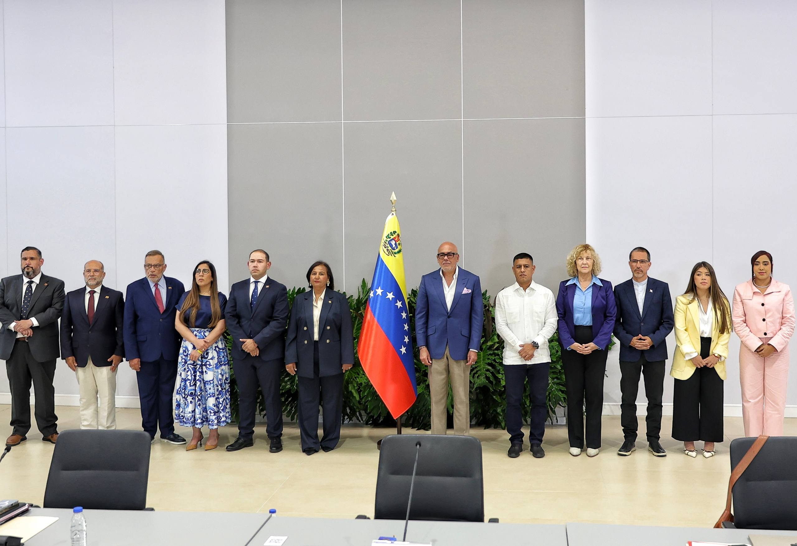 Governo Trump inicia reuniões em Caracas por transição na Venezuela