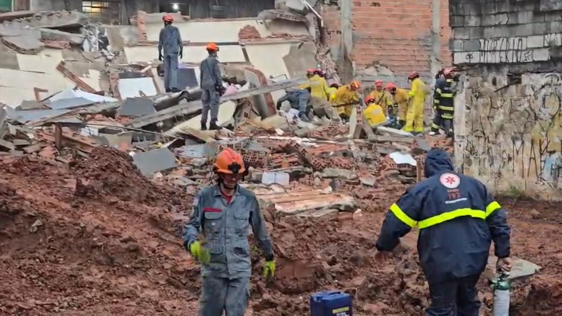 Justiça mantém prisão de sócio de construtora de prédio que desabou em SP