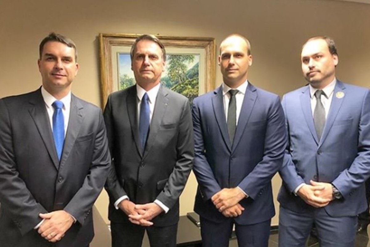 Financial Times compara clã Bolsonaro a Trump e cita "política paranoica"